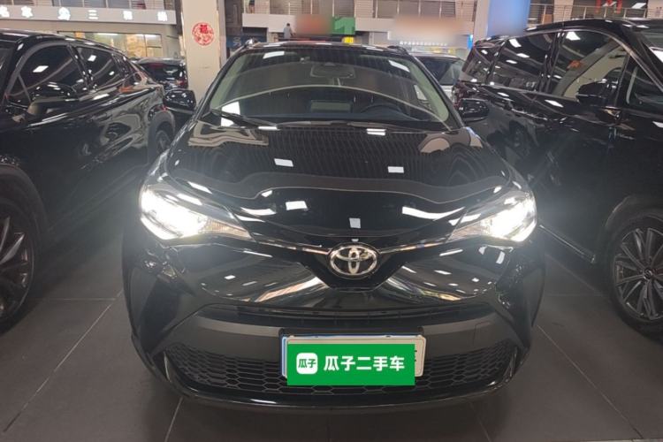 Toyota C-HR 2021 — фото 2