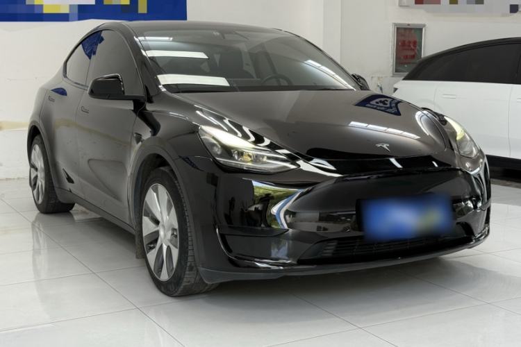Tesla Model Y 2022 — 3