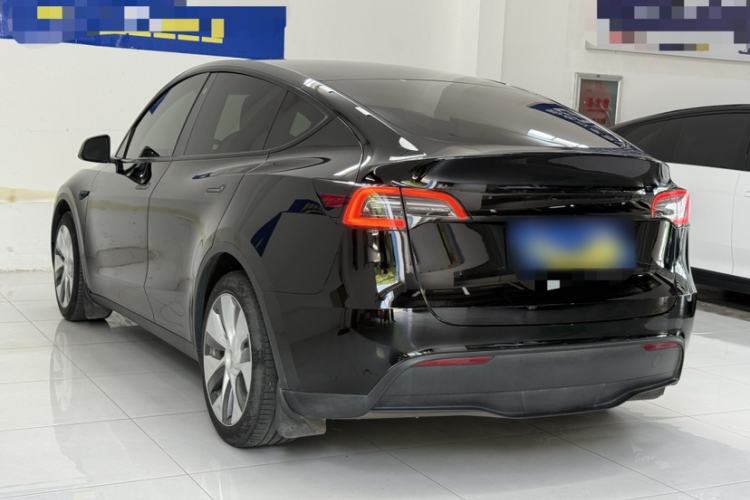 Tesla Model Y 2022 — 4