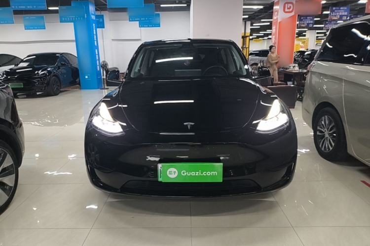 Tesla Model Y 2022 — 2