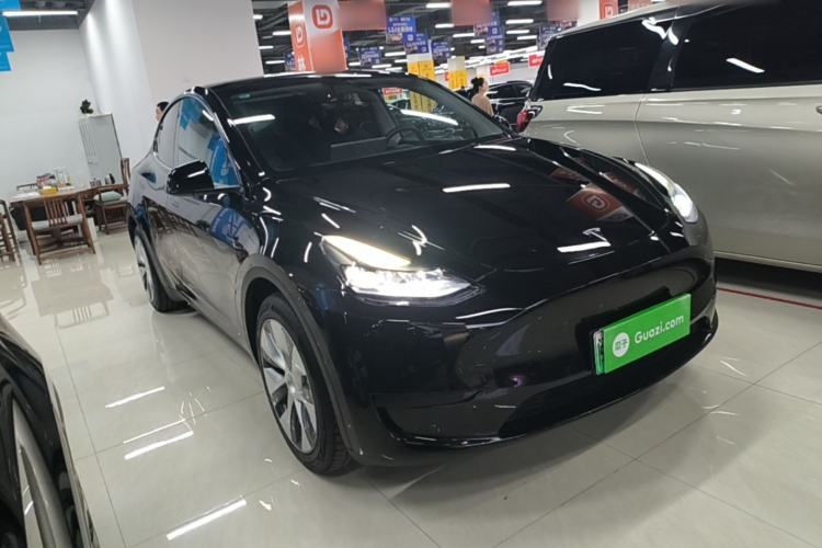 Tesla Model Y 2022 — 3