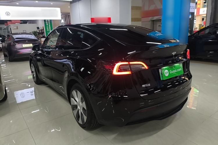 Tesla Model Y 2022 — 4