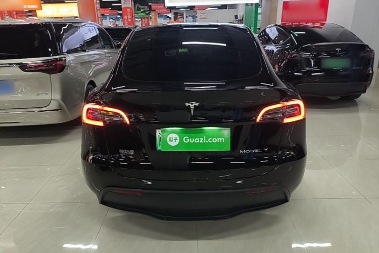Tesla Model Y 2022 — 5