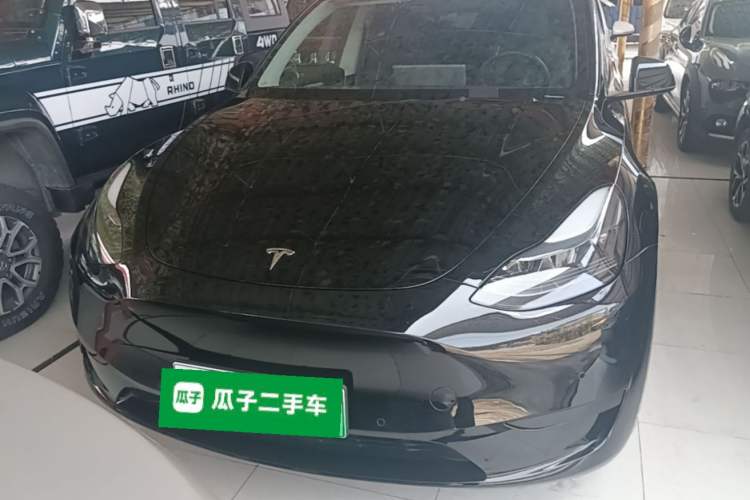 Tesla Model Y 2023 — 2