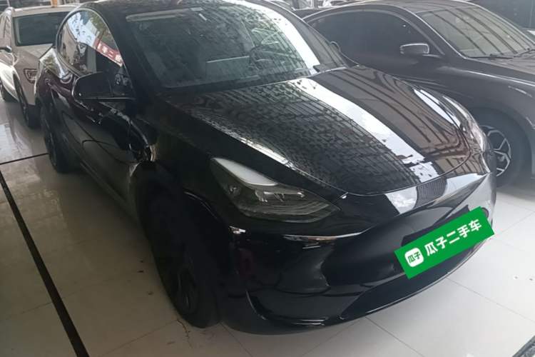 Tesla Model Y 2023 — 3