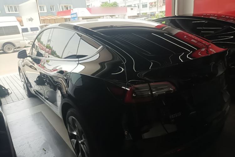 Tesla Model Y 2022 — 4
