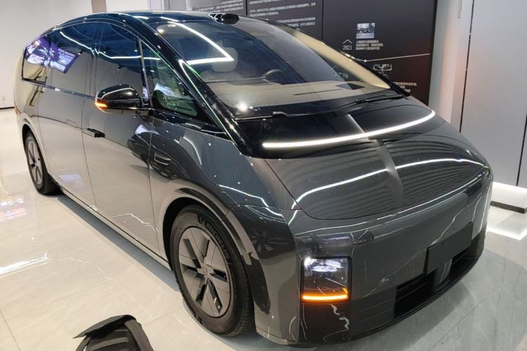 Li Auto MEGA 2025 — 3