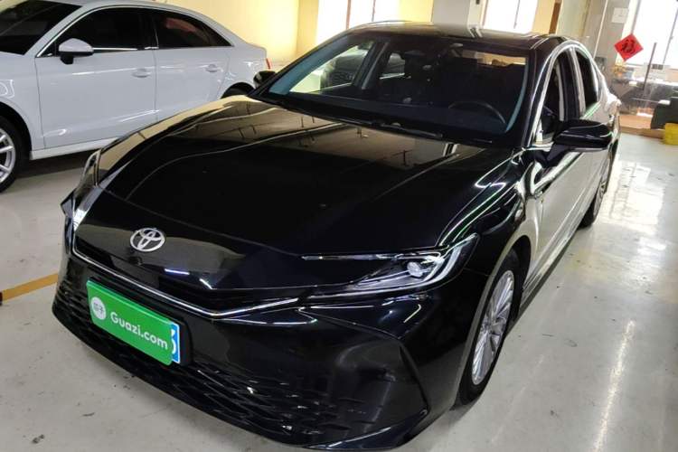 Toyota Camry 2024 — фото 1