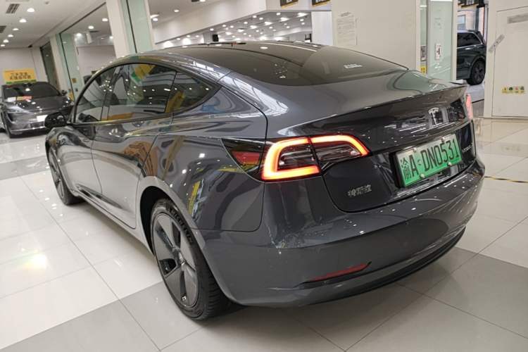 Tesla Model 3 2022 — 4