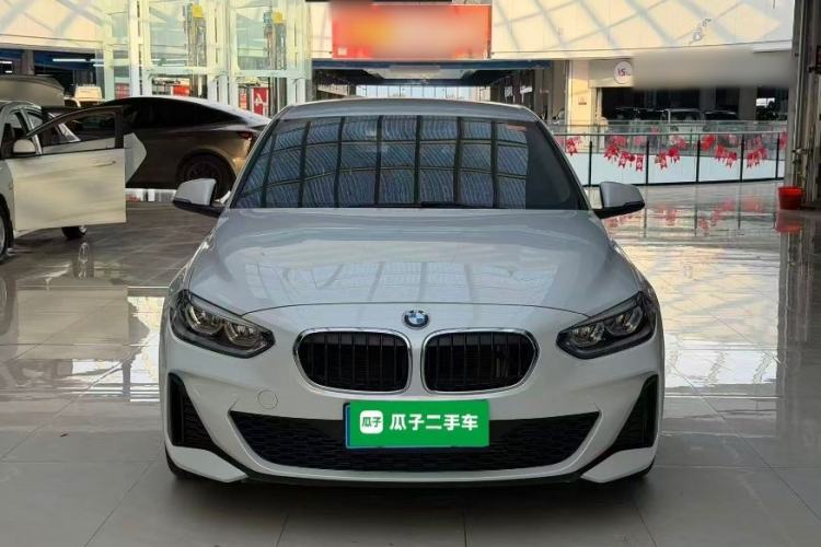 BMW 120i 2021 — 2