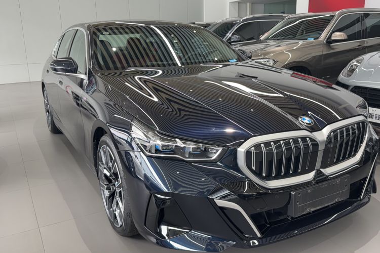 BMW 530Li 2025 — 3
