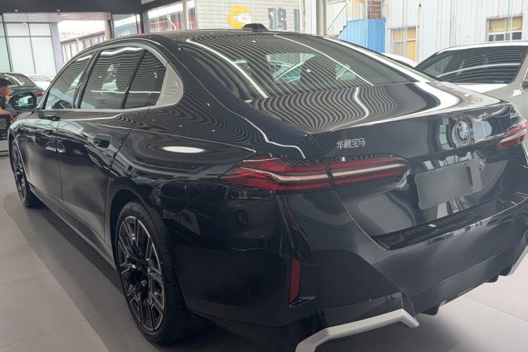 BMW 530Li 2025 — 5