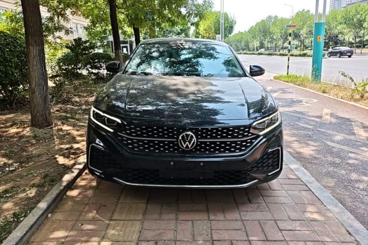 Volkswagen Passat 2022 — 2