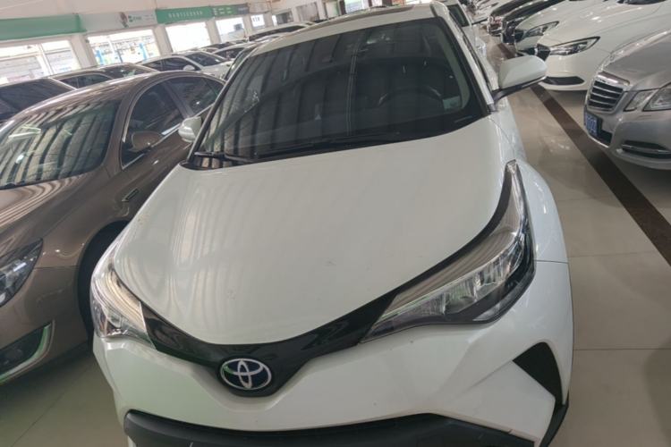 Toyota C-HR 2023 — фото 2