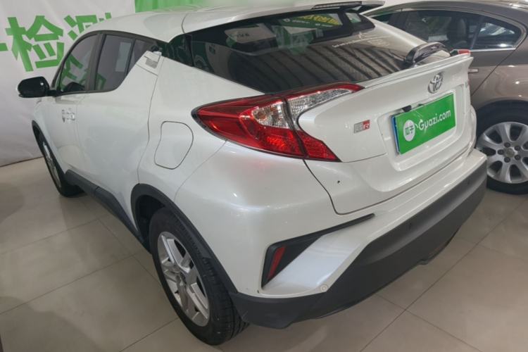 Toyota C-HR 2023 — фото 4