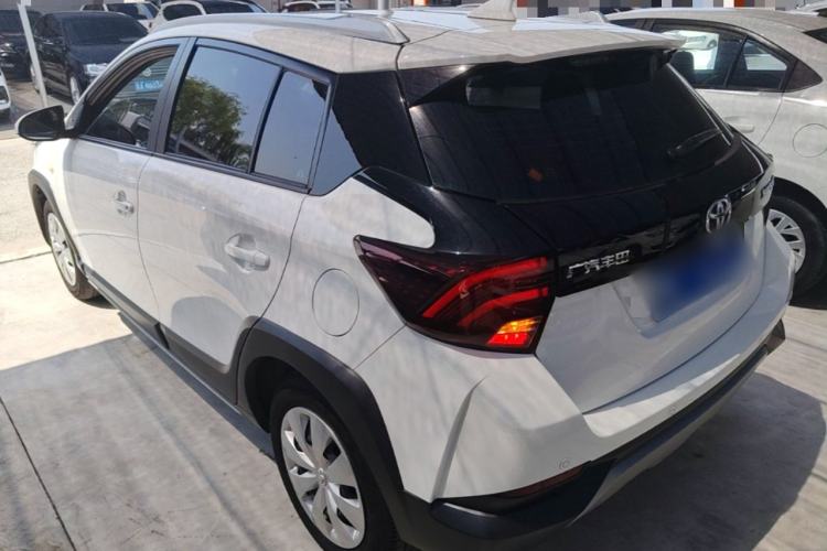 Toyota Yaris 2022 — фото 4