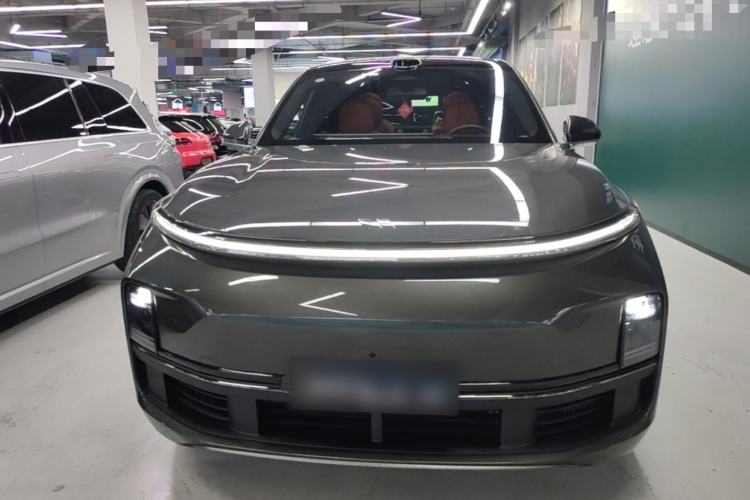 Li Auto L8 2025 — 2
