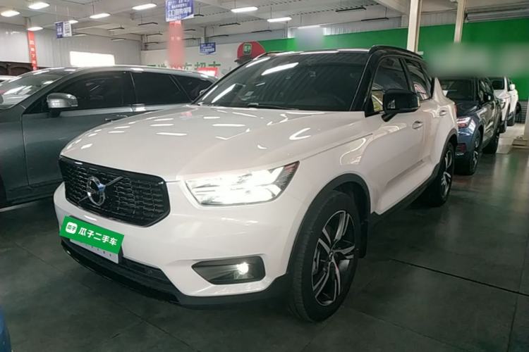 Volvo XC40 2021 — фото 1
