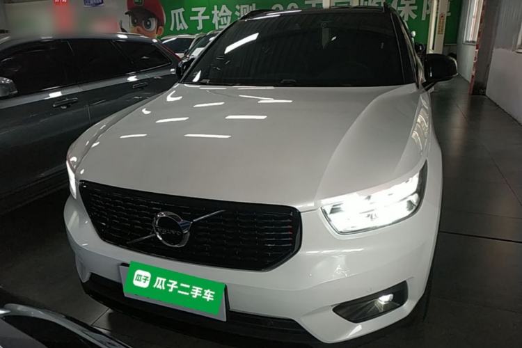 Volvo XC40 2021 — фото 2