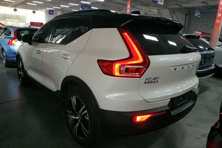 Volvo XC40 2021 — фото 4