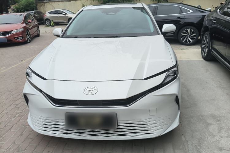 Toyota Camry 2024 — 2