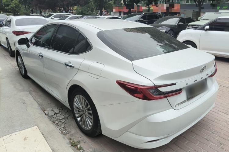 Toyota Camry 2024 — 4