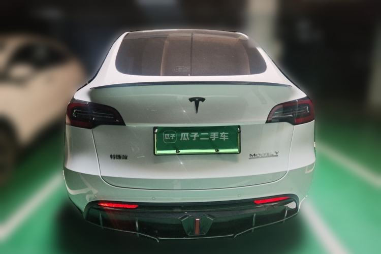 Tesla Model Y 2022 — 5