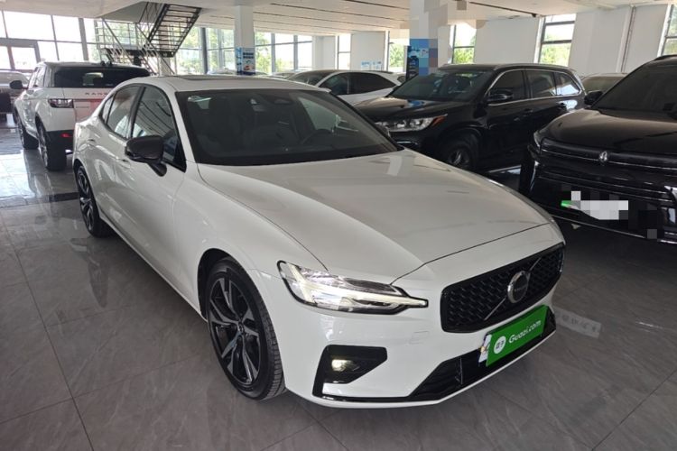 Volvo S60 2025 — 3