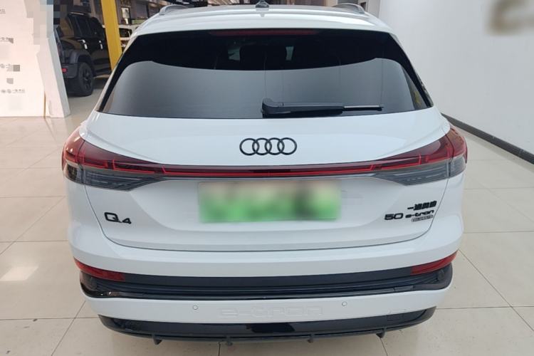 Audi Q4 2024 — 5