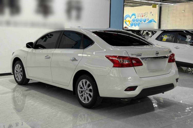 Nissan Sentra 2024 — 4