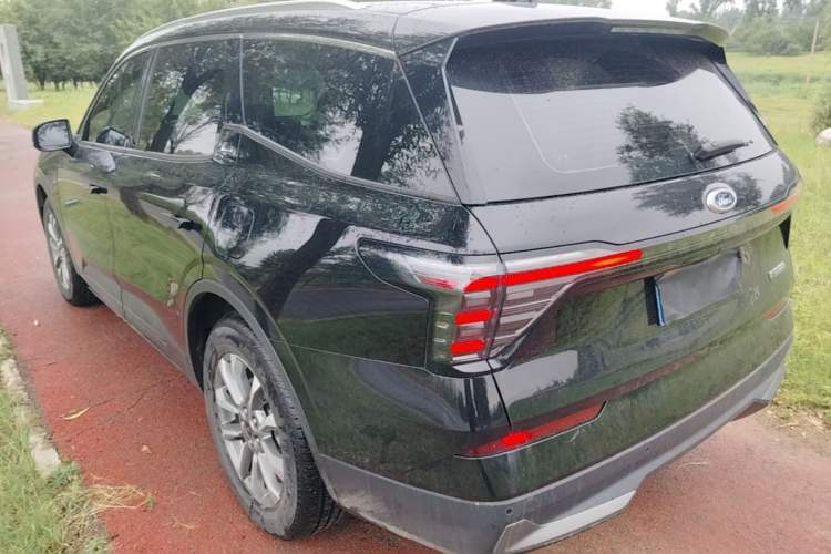 Ford Edge 2025 — 4