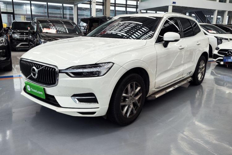 Volvo XC60 2021 — фото 1