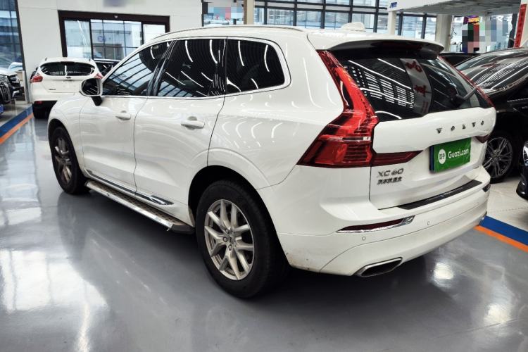 Volvo XC60 2021 — фото 4