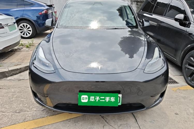 Tesla Model Y 2024 — 2