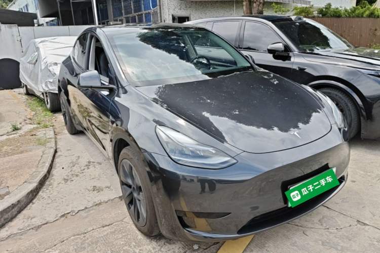 Tesla Model Y 2024 — 3