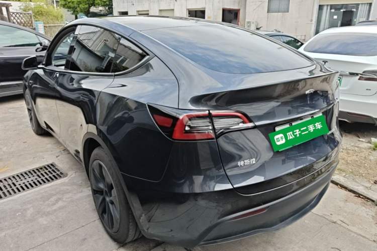 Tesla Model Y 2024 — 4