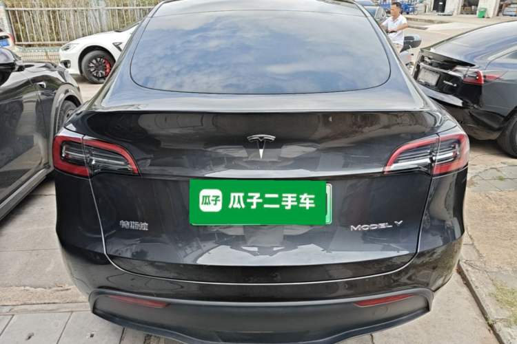 Tesla Model Y 2024 — 5