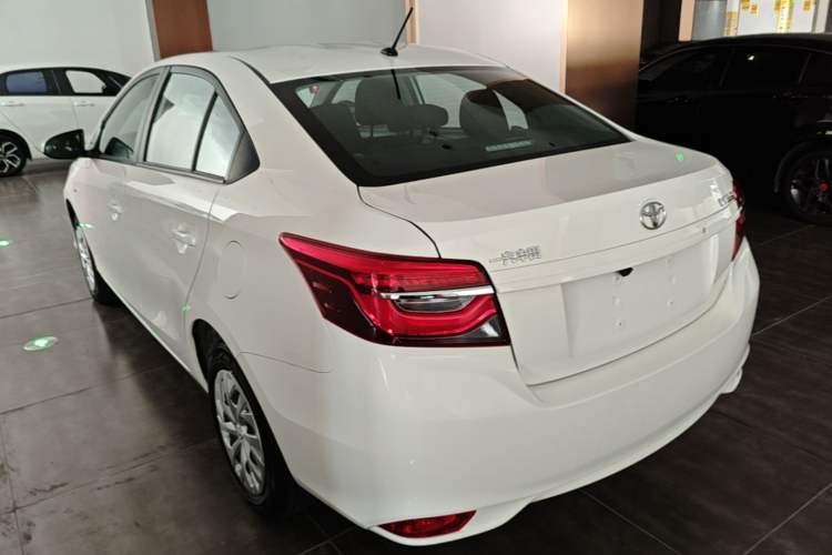 Toyota Yaris 2021 — 4