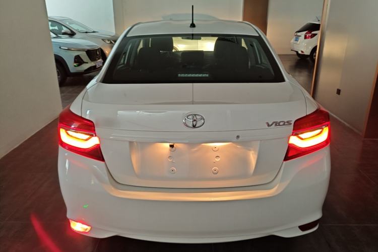 Toyota Yaris 2021 — 5