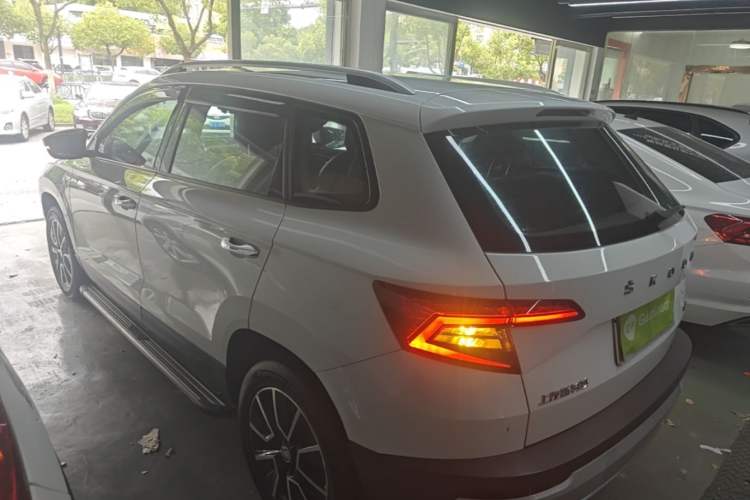 Skoda Karoq 2021 — фото 4