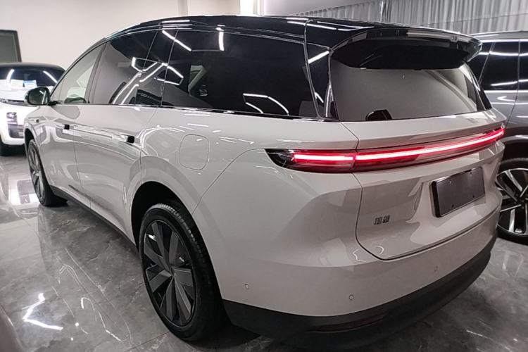 Li Auto i8 2025 — 4