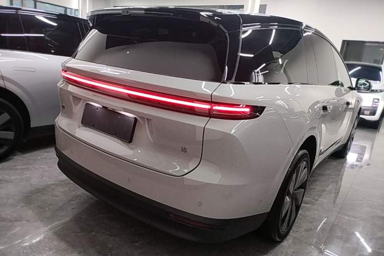 Li Auto i8 2025 — 5