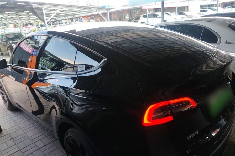 Tesla Model Y 2021 — 4