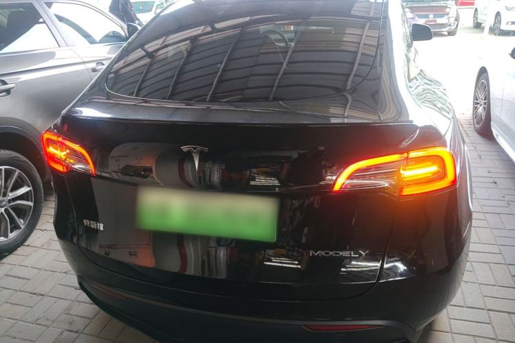 Tesla Model Y 2021 — 5