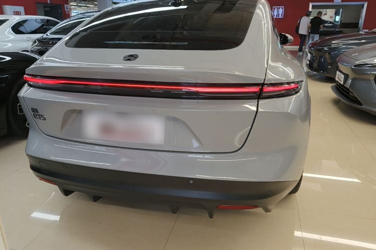 NIO ET5 2022 — 5