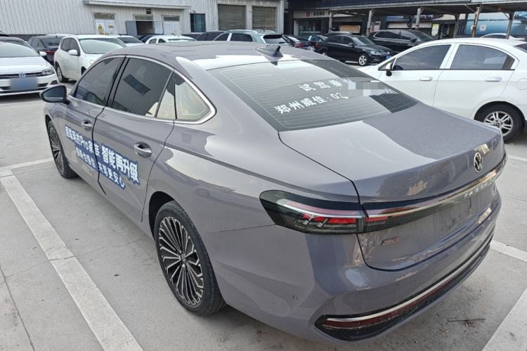 Volkswagen Passat 2025 — 4