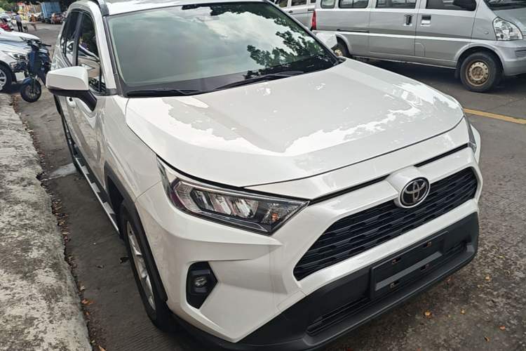Toyota RAV4 2023 — 3