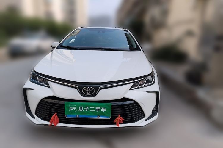 Toyota Corolla 2023 — фото 2