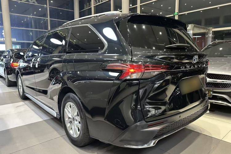 Toyota Granvia 2023 — 5