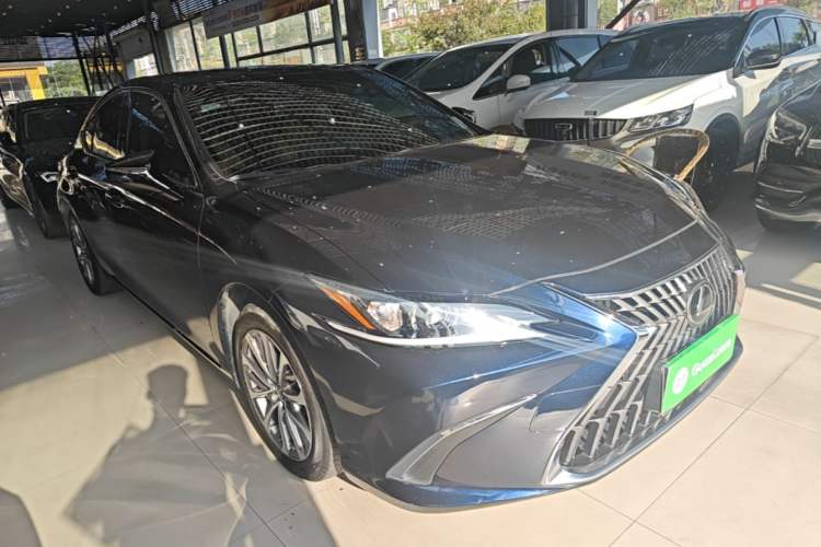 Lexus ES 200 2023 — 3